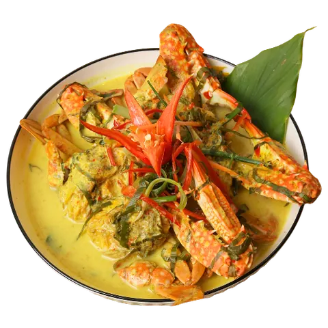 Sepinggan Ketam Masak Lemak berkuah kuning dengan hirisan cili merah dan daun kunyit, dari menu Makan Tengah Hari Restoran Mak Kimbong