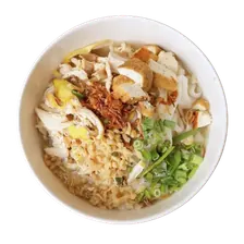 Semangkuk Mi Sup Ayam, menu sarapan Restoran Mak Kimbong