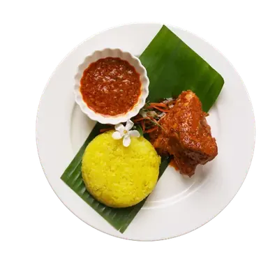Pulut kuning rendang ayam, menu sarapan di restoran Mak Kimbong