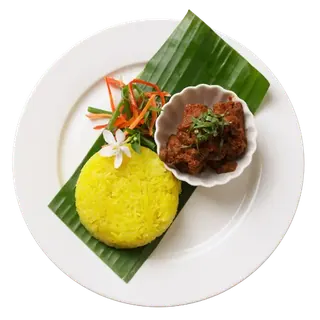 Pulut kuning rendang daging, menu sarapan di restoran Mak Kimbong